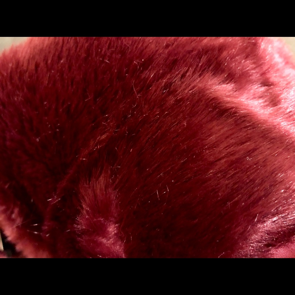 🔥SOLD🔥Cozy Hot **NEW**Faux Fur Coat - Picture 3 of 7